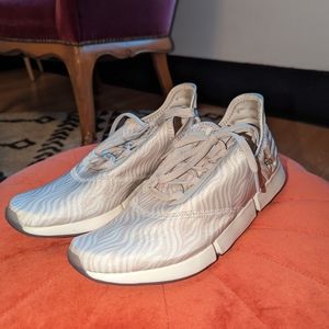 DMX Moving Air Reebok Mauve & White Sneakers in size 7 - NEW WITH TAGS